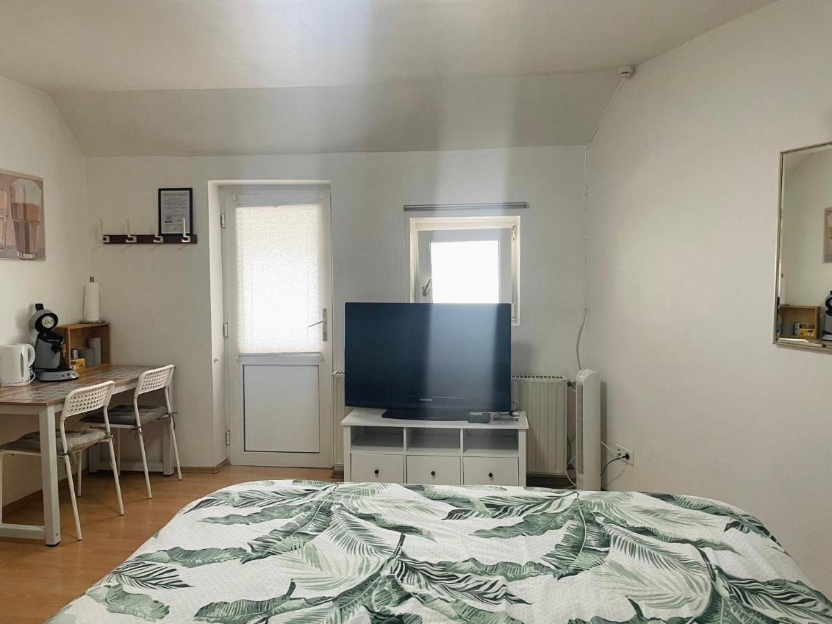 Easystay#2 Cozy Studio In Kliniknaehe, Mit Netflix,Kueche & Bad Бад-Эйнхаузен Экстерьер фото